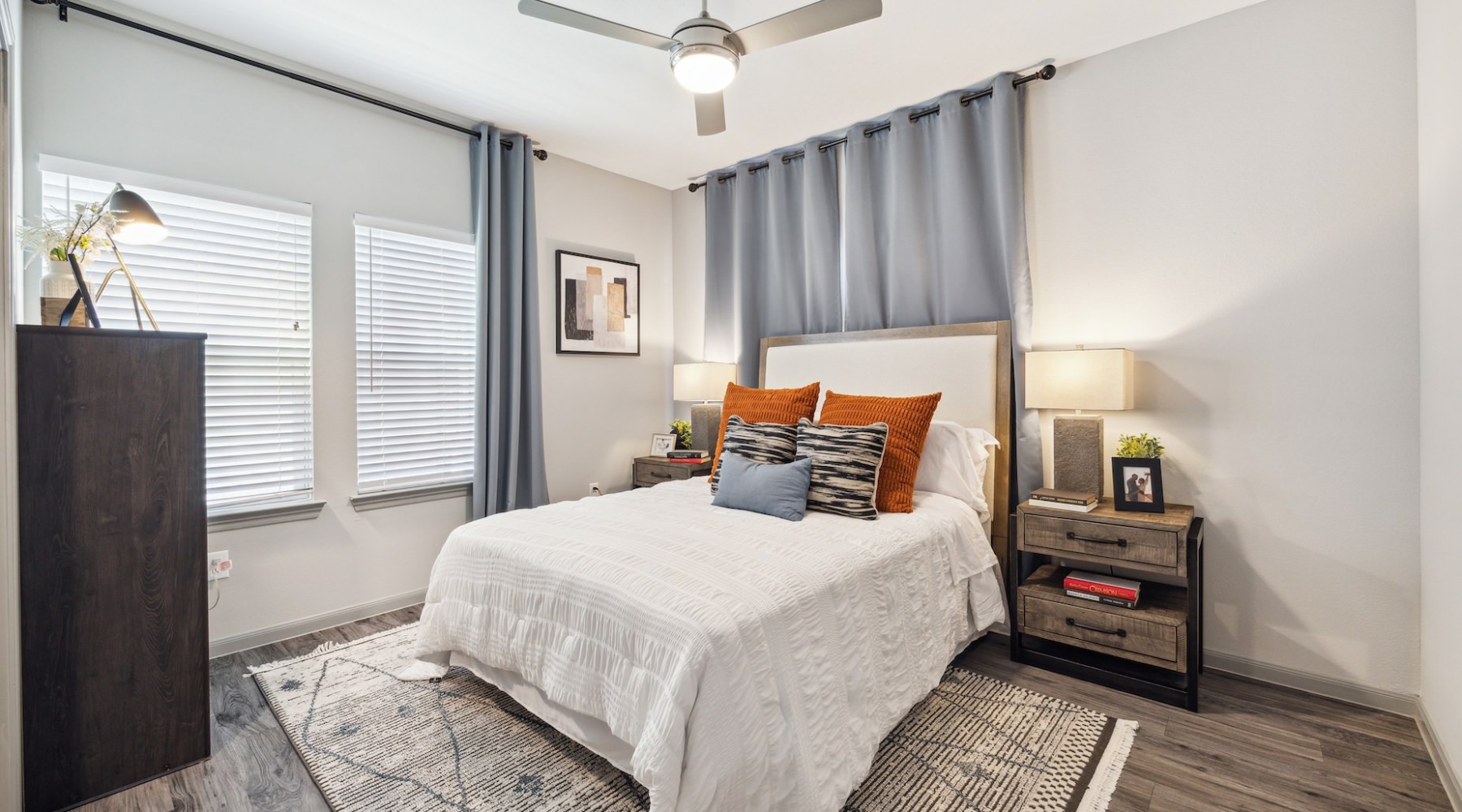 Experience the Willow Plaza Lifestyle Experience the Willow Plaza Lifestyle