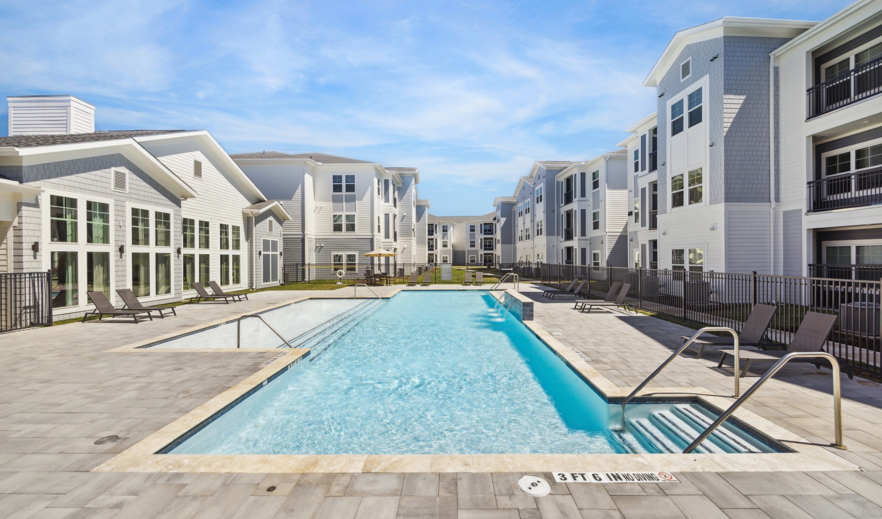 Experience the Willow Plaza Lifestyle